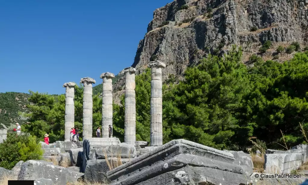 Athena tapınağı kalıntıları Priene antik kenti
