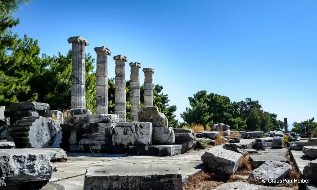 Athena tapınağı kalıntıları Priene antik kenti